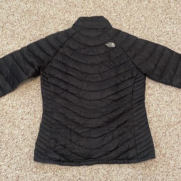 Women’s The North Face Down Jacket - Picture 8 of 10